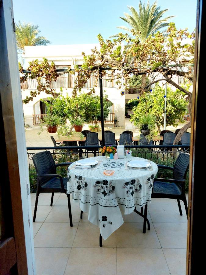 Golden Palms Guest House & Cafe Famagusta  Ngoại thất bức ảnh