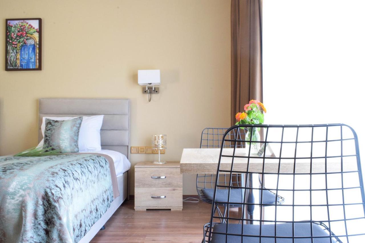 Golden Palms Guest House & Cafe Famagusta  Ngoại thất bức ảnh