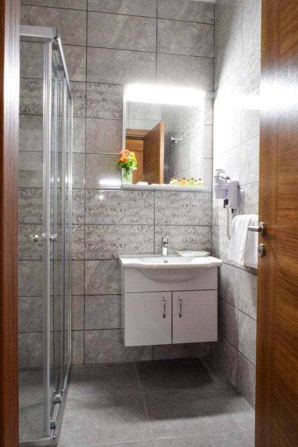 Golden Palms Guest House & Cafe Famagusta  Ngoại thất bức ảnh